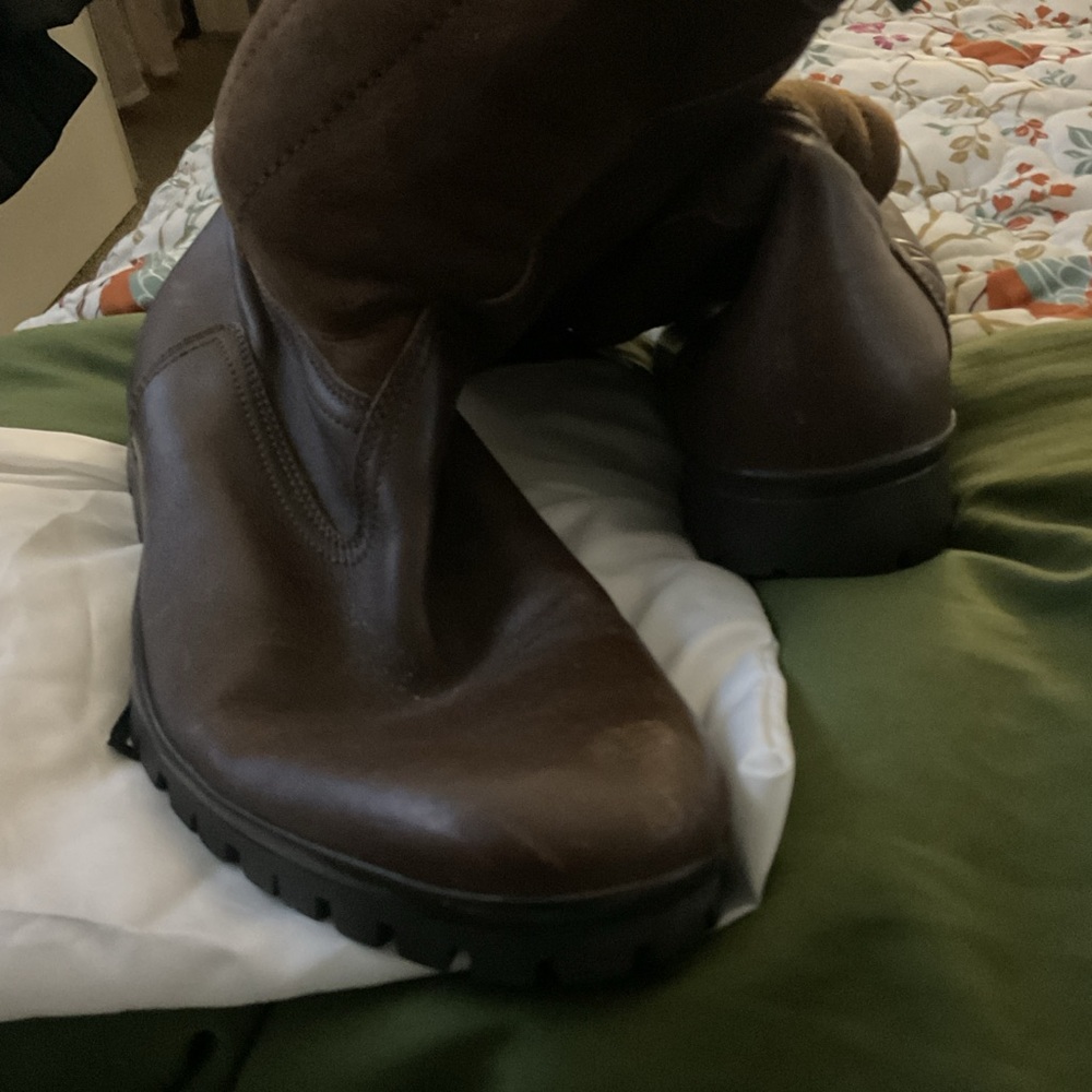 Gucci Brown Leather Ankle Boots with Green and Red Accents - Picture 2 of 6